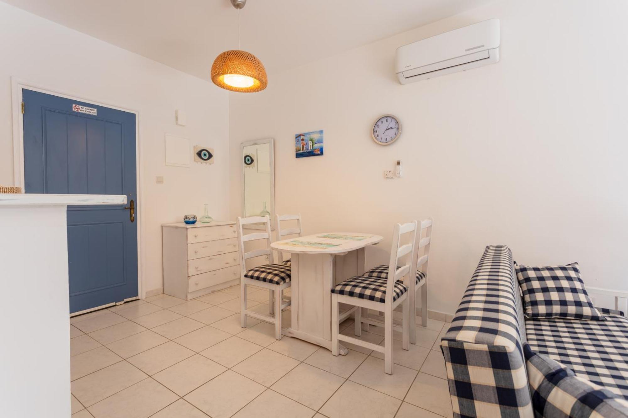 Regina Gardens Lovely Apartment Paphos Exterior photo